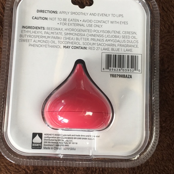 New KISSES strawberry crème Lip Balm - Picture 2 of 2